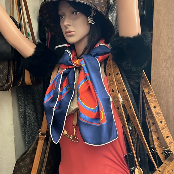 Celine scarf red and blue !CELINE large scarf 86 33″ red - Picture 6 of 7